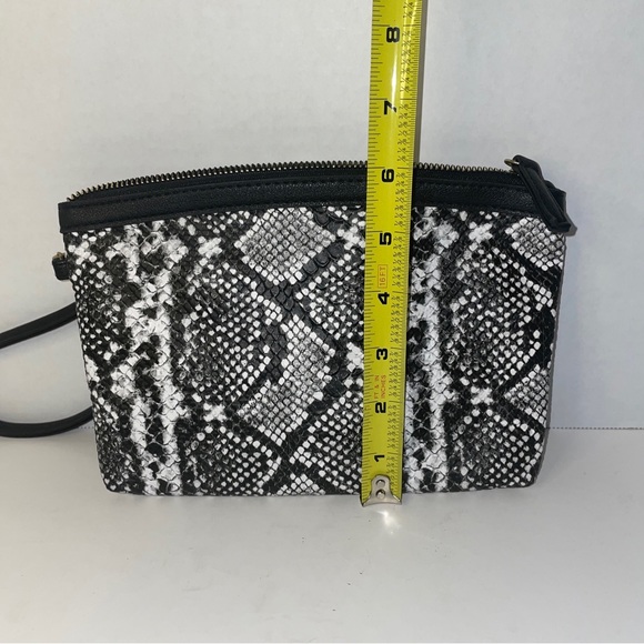 Snake Skin Style Clutch - Picture 4 of 4